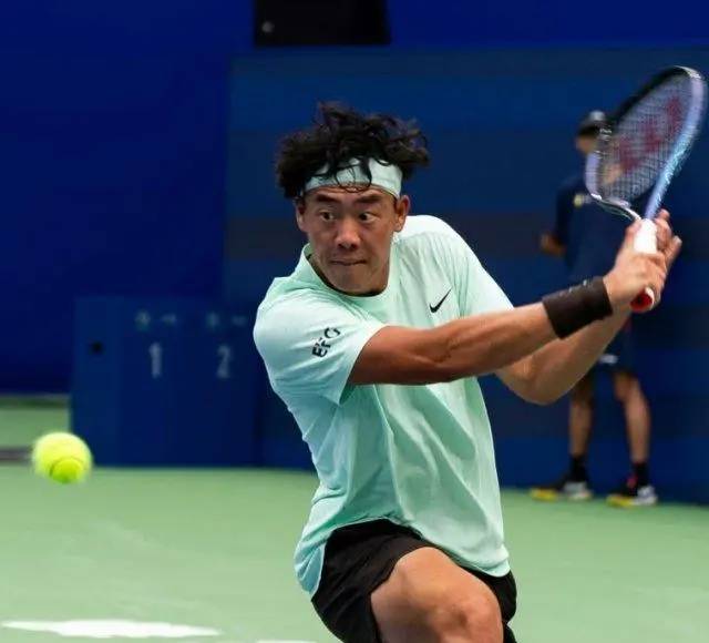 周意首尔不敌黄泽林无缘澳网资格赛，赛后留下男儿泪网友大喊别哭