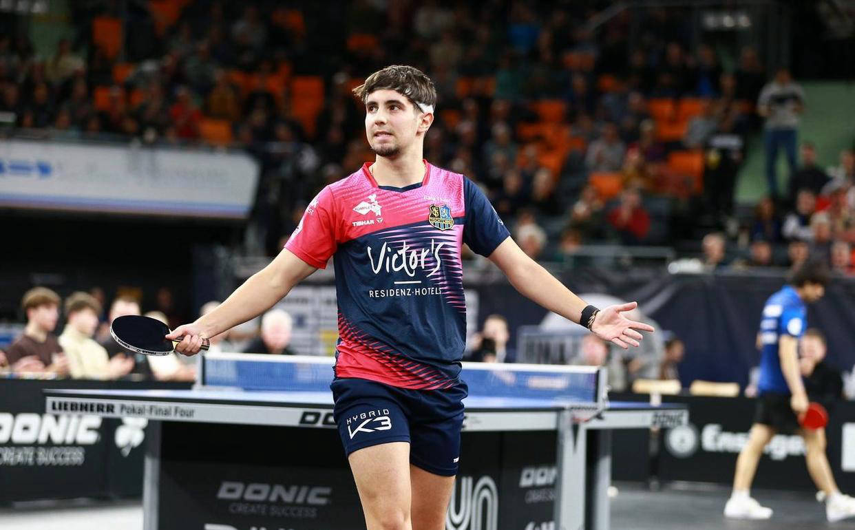 乒乓球比赛中的战术对决：伊藤美诚胜朱芊曦，格罗特战胜约内斯库