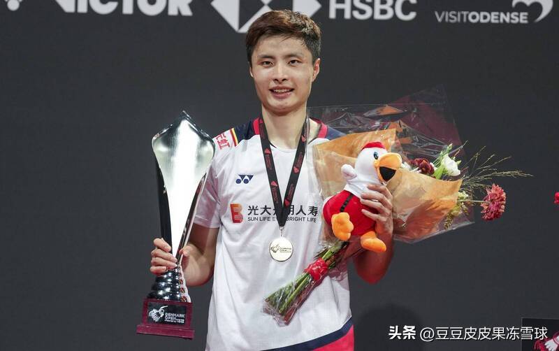 安东森法国夺冠后羽毛球男单世界排名。石宇奇依然高居榜首。