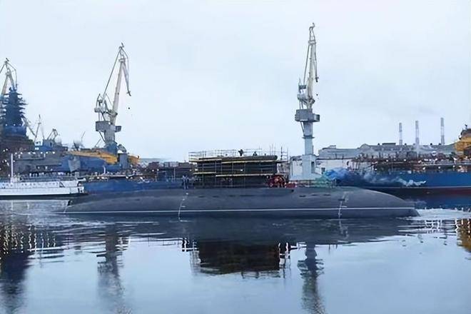 直接偷家！港口内的基洛级潜艇被炸，黑海舰队只剩两艘潜艇了！