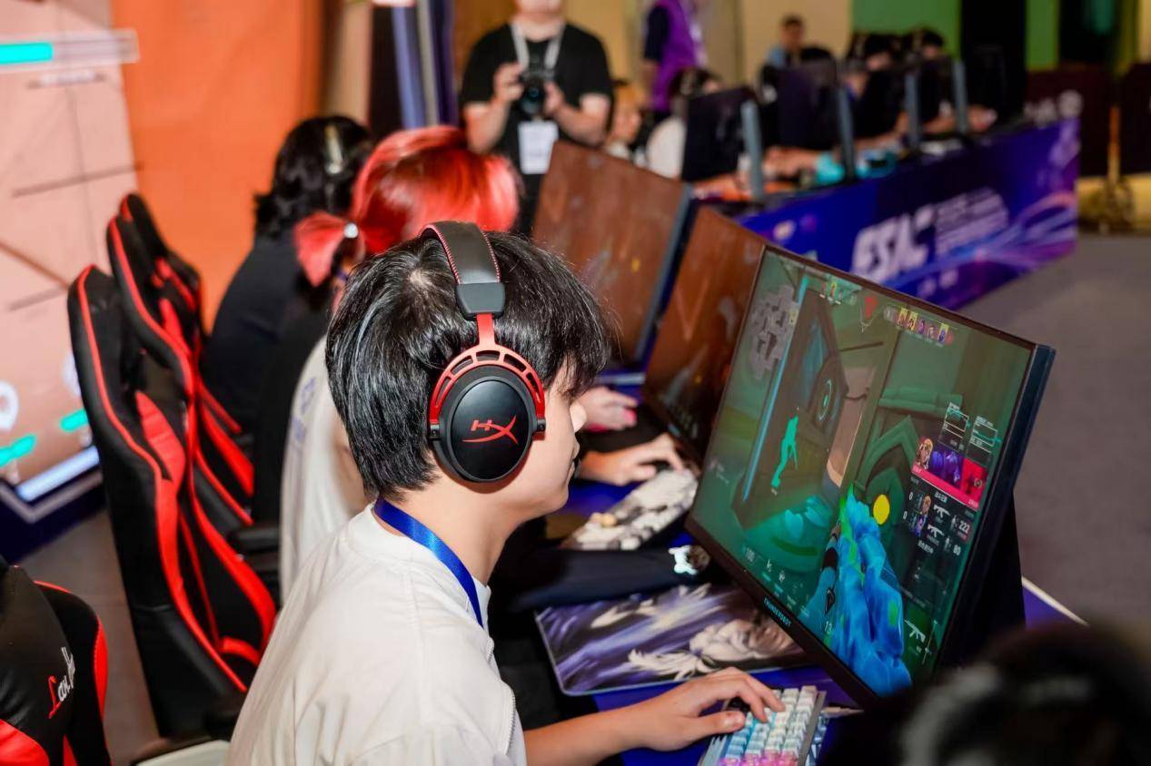 电竞热潮席卷上海 2025全民电竞嘉年华线下淘汰赛圆满收官