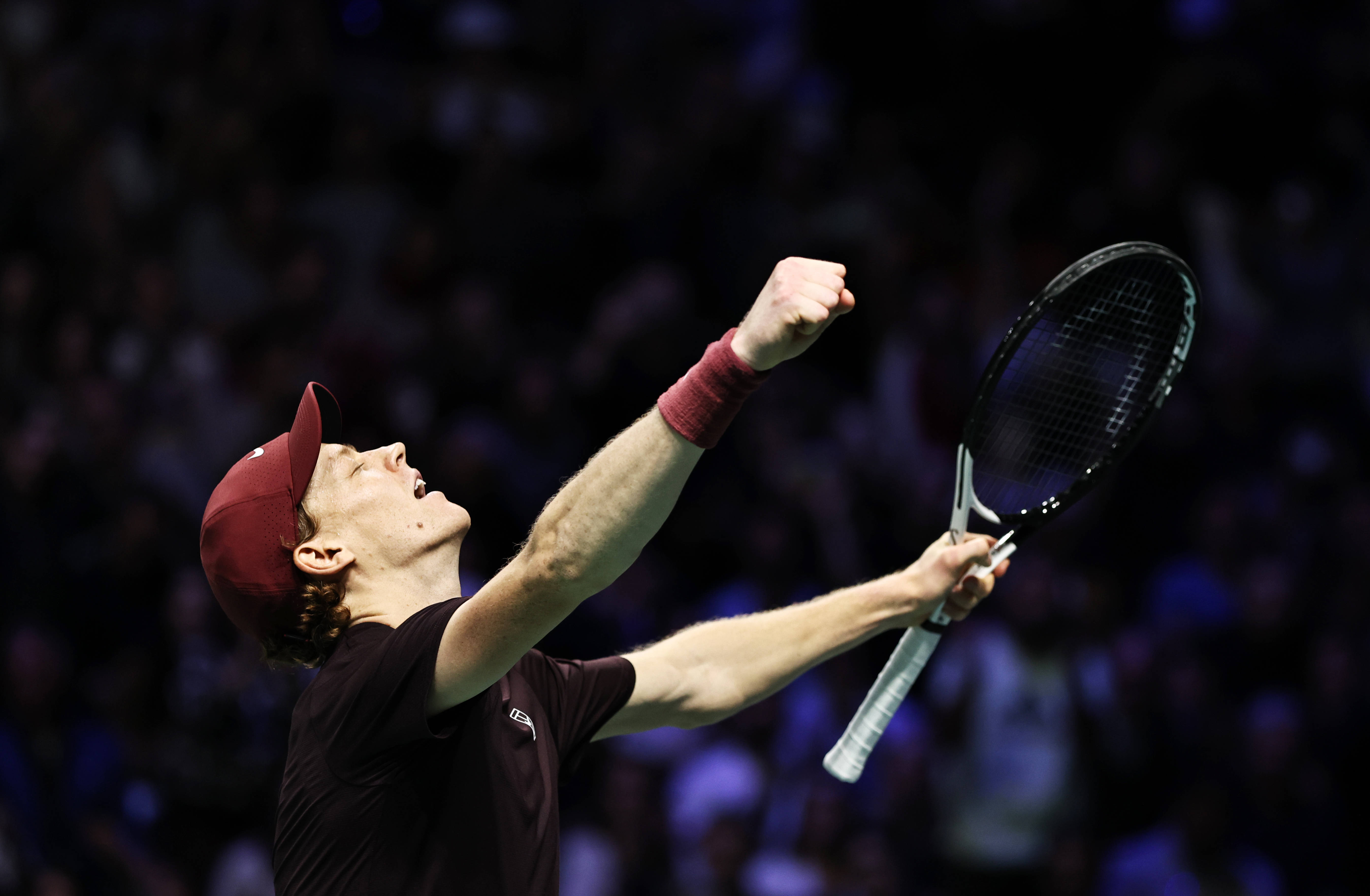 巴黎网球大师赛：辛纳夺冠