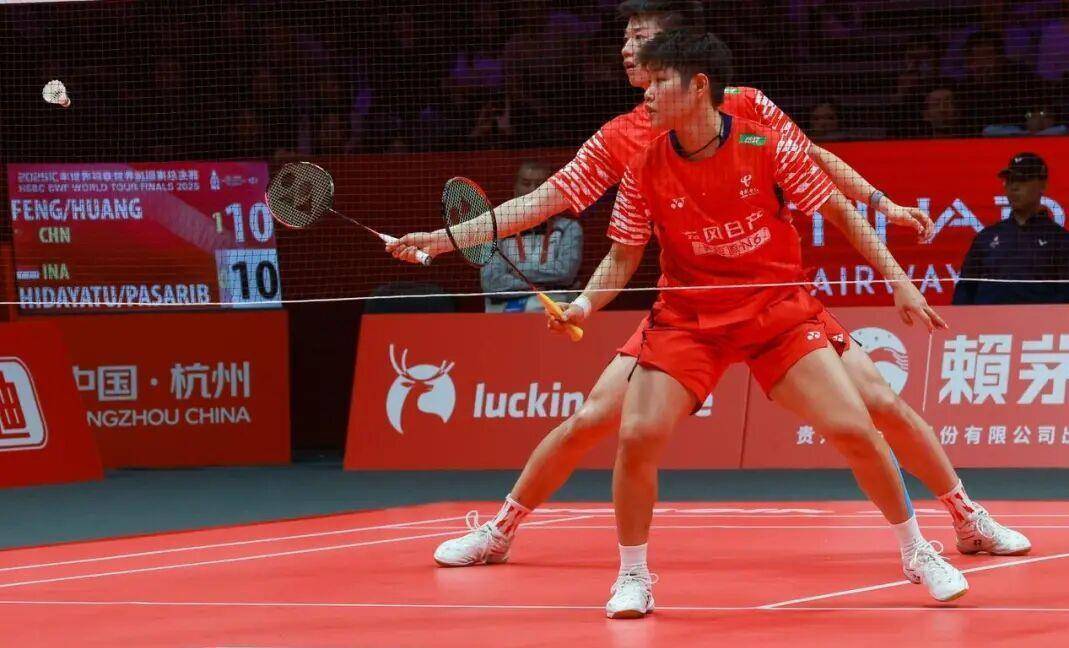 羽毛球总决赛：男单决赛席位诞生！法国男单2-0晋级，迎战石宇奇