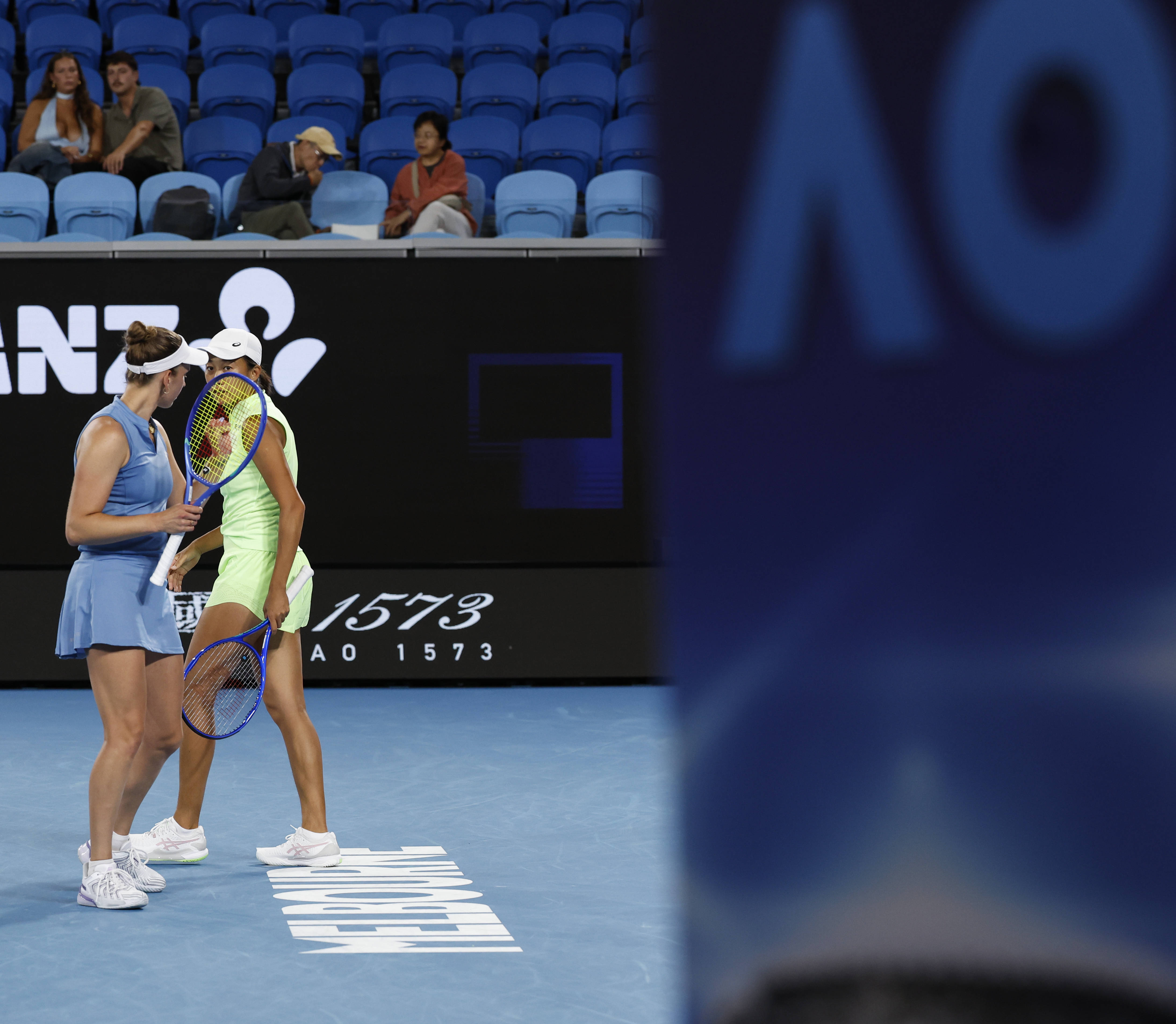 （体育）网球——澳网：张帅/梅尔滕斯晋级女双决赛